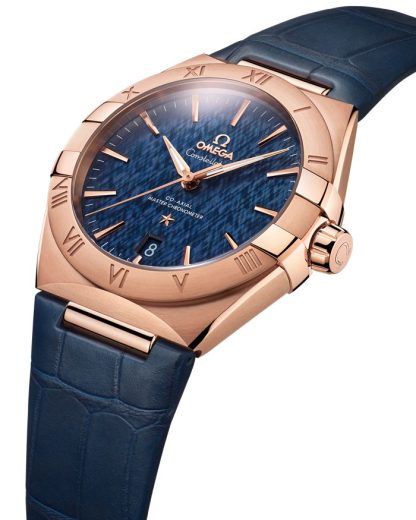 Omega Constellation 39 mm, ouro Sedna™ em bracelete de pele 131.53.39.20.03.001 - Image 3