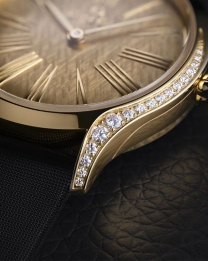 Omega De Ville Mini Trésor 26 mm, ouro Moonshine™ em bracelete de tecido 428.57.26.60.99.001 - Image 4