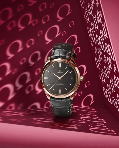 Omega De Ville Trésor 40 mm, ouro Sedna™ em bracelete de pele 435.53.40.21.06.001 - Image 3
