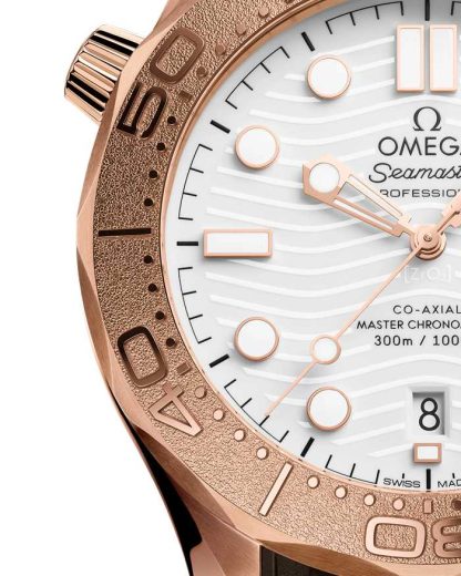 Omega Novidade Seamaster Diver 300M 42 mm, ouro Sedna™ em bracelete de borracha 210.52.42.20.04.001 - Image 3