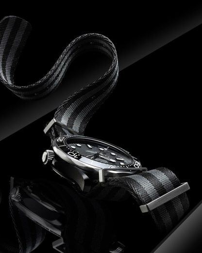 Omega Seamaster Diver 300M 43,5 mm, cerâmica preta em bracelete NATO 210.92.44.20.01.002 - Image 4