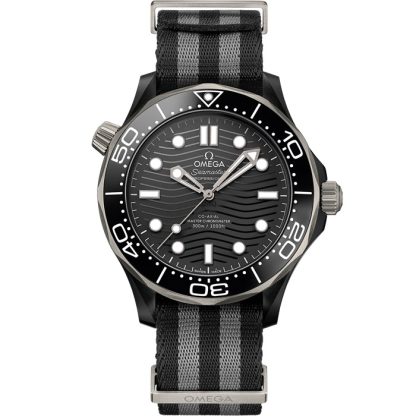 Omega Seamaster Diver 300M 43,5 mm, cerâmica preta em bracelete NATO 210.92.44.20.01.002