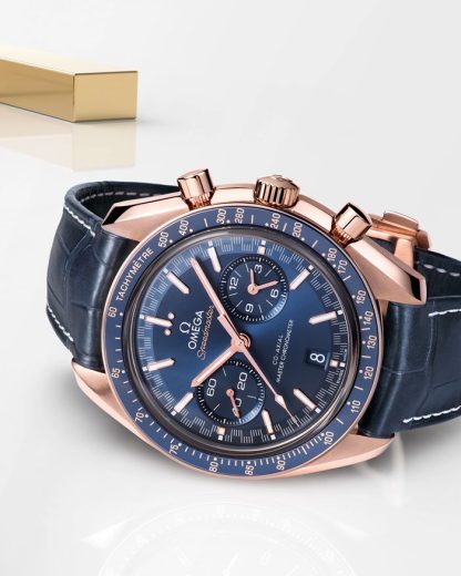 Omega Speedmaster Racing 44,25 mm, ouro Sedna™ em bracelete de pele 329.53.44.51.03.001 - Image 3